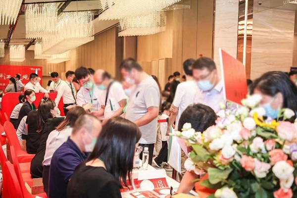 俄罗斯专享会294VIP·平江观棠开盘现场.jpg